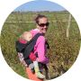 Draagconsulent Maaike met Mirthe in de peuter draagzak