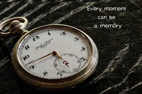 zakhorloge met tekst every moment can be a memory