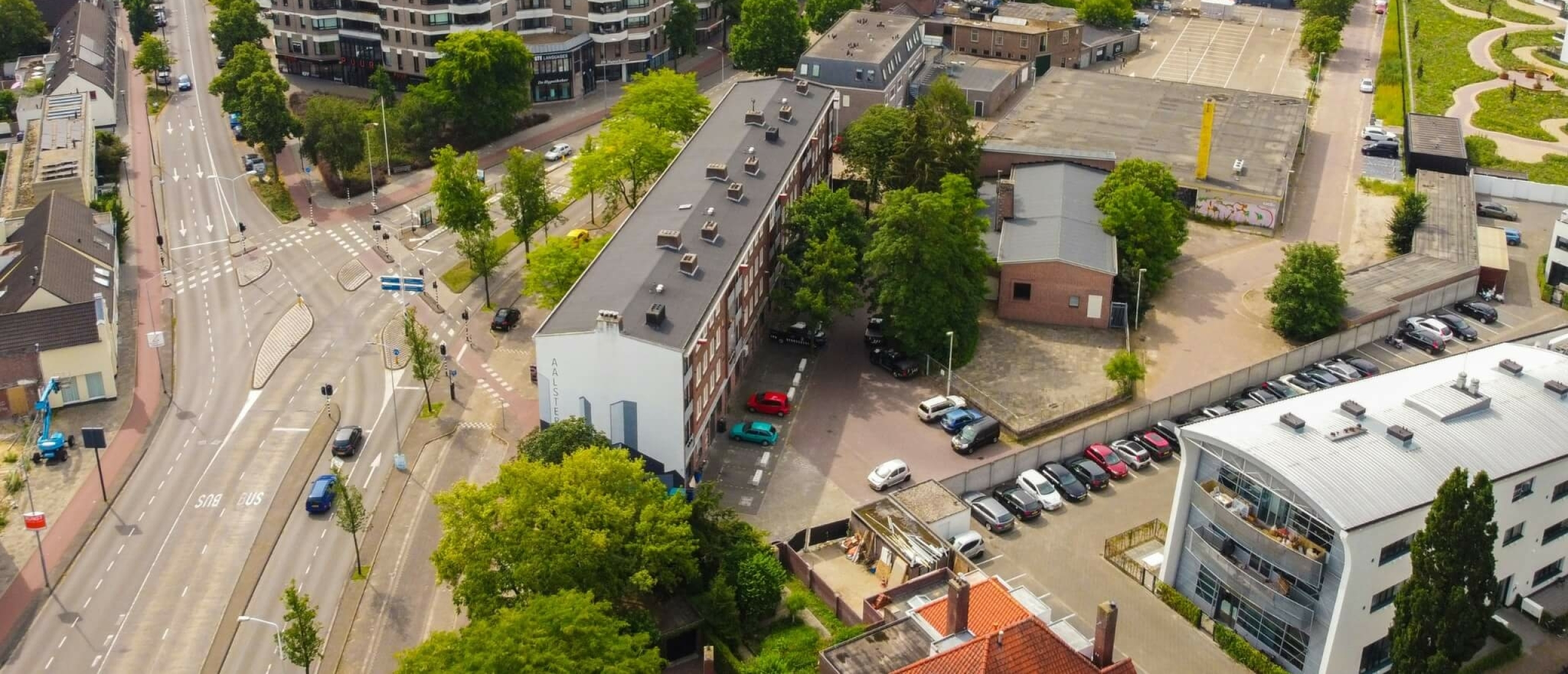 Wat betekent het als de bank 'het geld vrijgeeft' bij de overdracht van de woning?