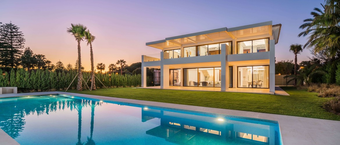 Guadalmina Baja, Stunning contemporary Villa