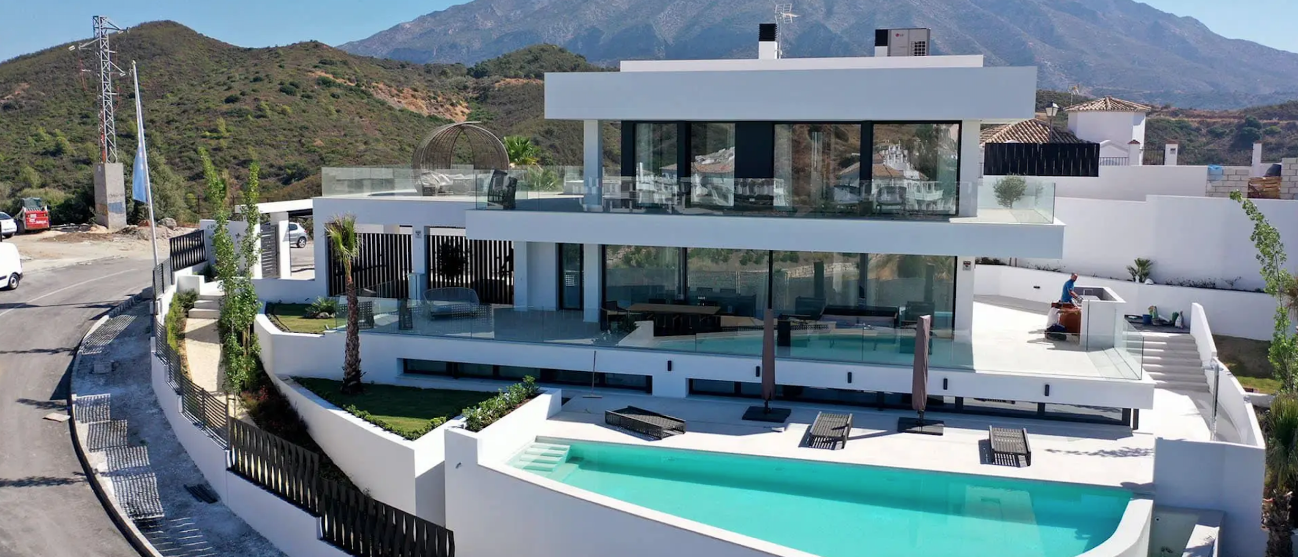 New Modern Villa in Nueva Andalucia (Marbella) with Sea Views