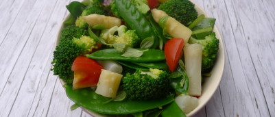 Lentesalade met asperges en peultjes