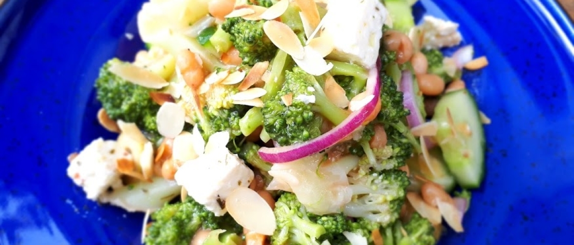 Salade van broccoli, witte bonen en feta