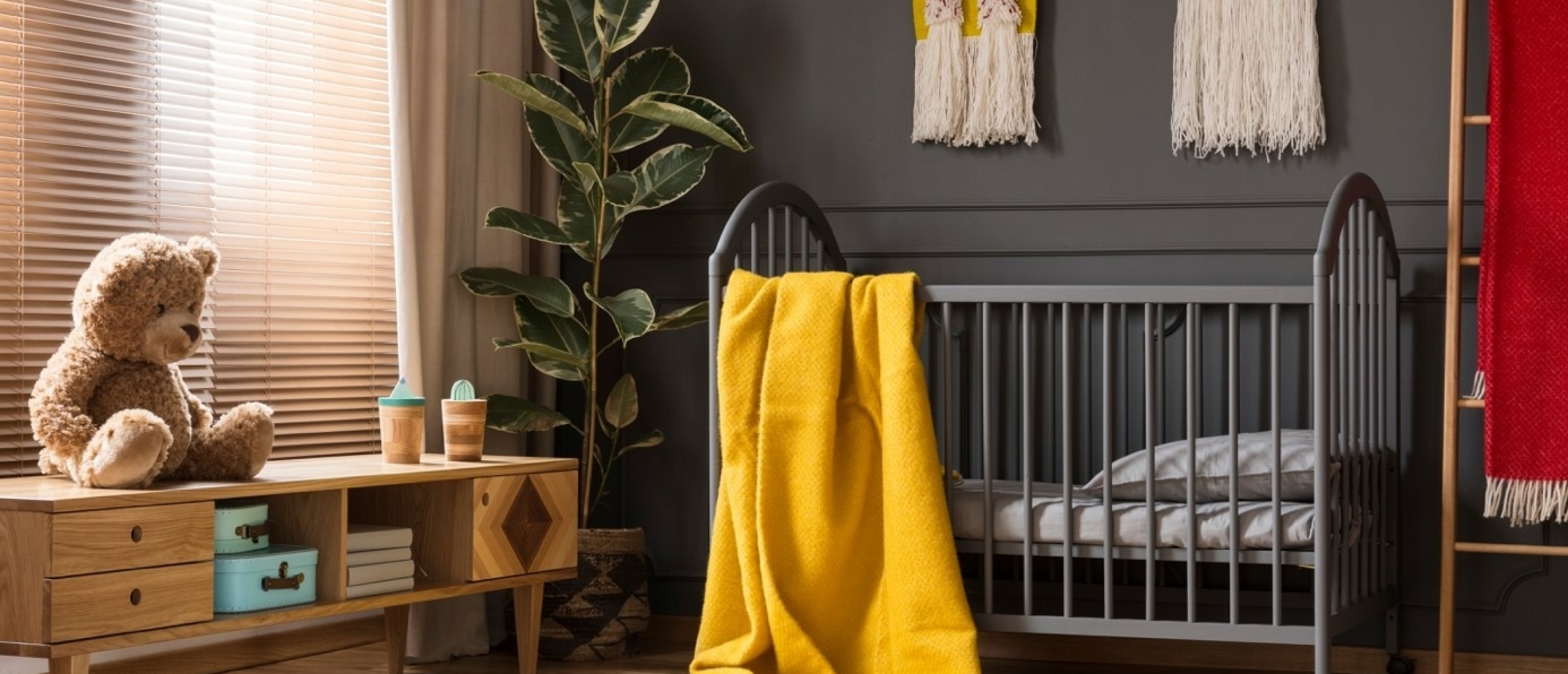 Donkere muur in een kamer