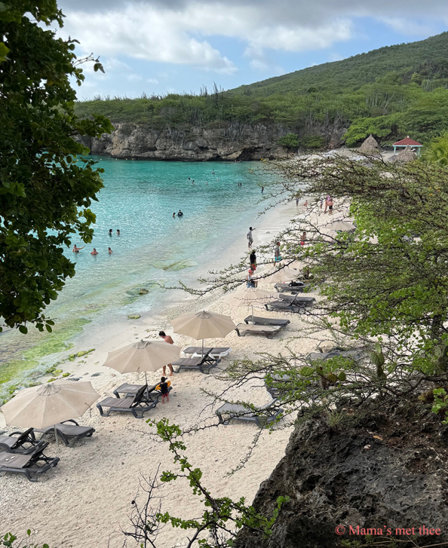 Wit zand en kabbelend turquoise water bij Grote Knip, Curaçao