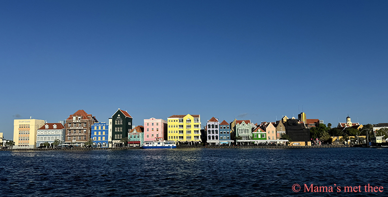 Het beroemde uitzicht op de handelskade in Willemstad