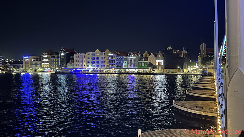Handelskade by night