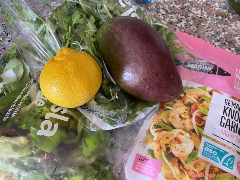 Salade met mango en garnalen