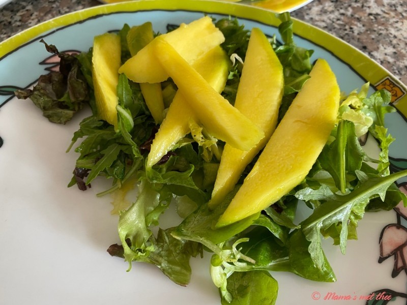 Salade met mango en garnalen