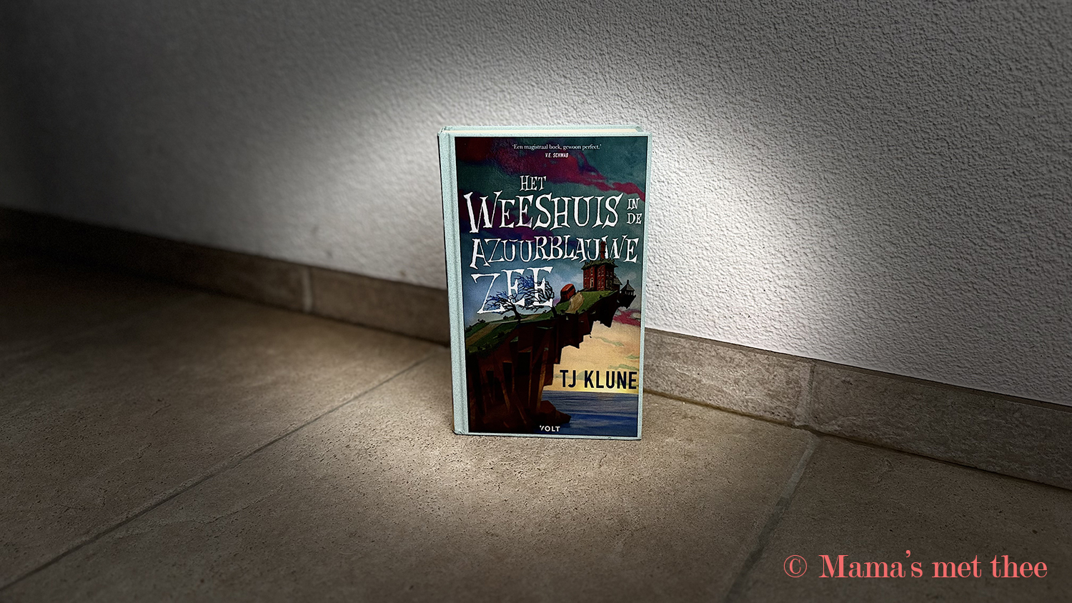 Het weeshuis in de azuurblauwe zee