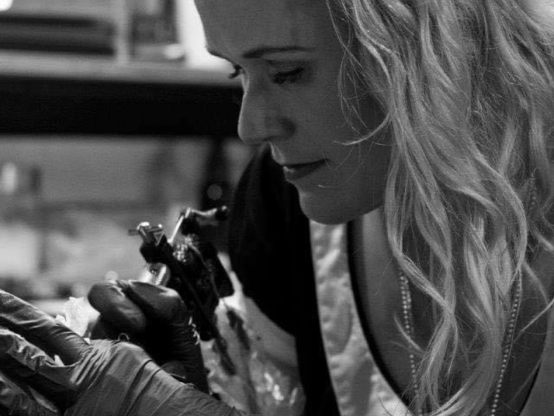 Marieke Bouwman Tatoeëert