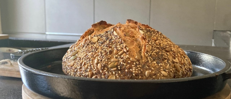 Broodbakbol zonder deksel en brood - Marije Bakt Brood