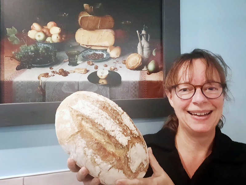 Erika de Koning trotse thuisbakker Marije Bakt Brood