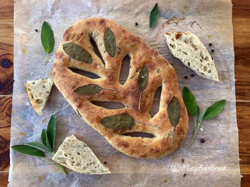 Fougasse met salie en olijfolie - Marije Bakt Brood