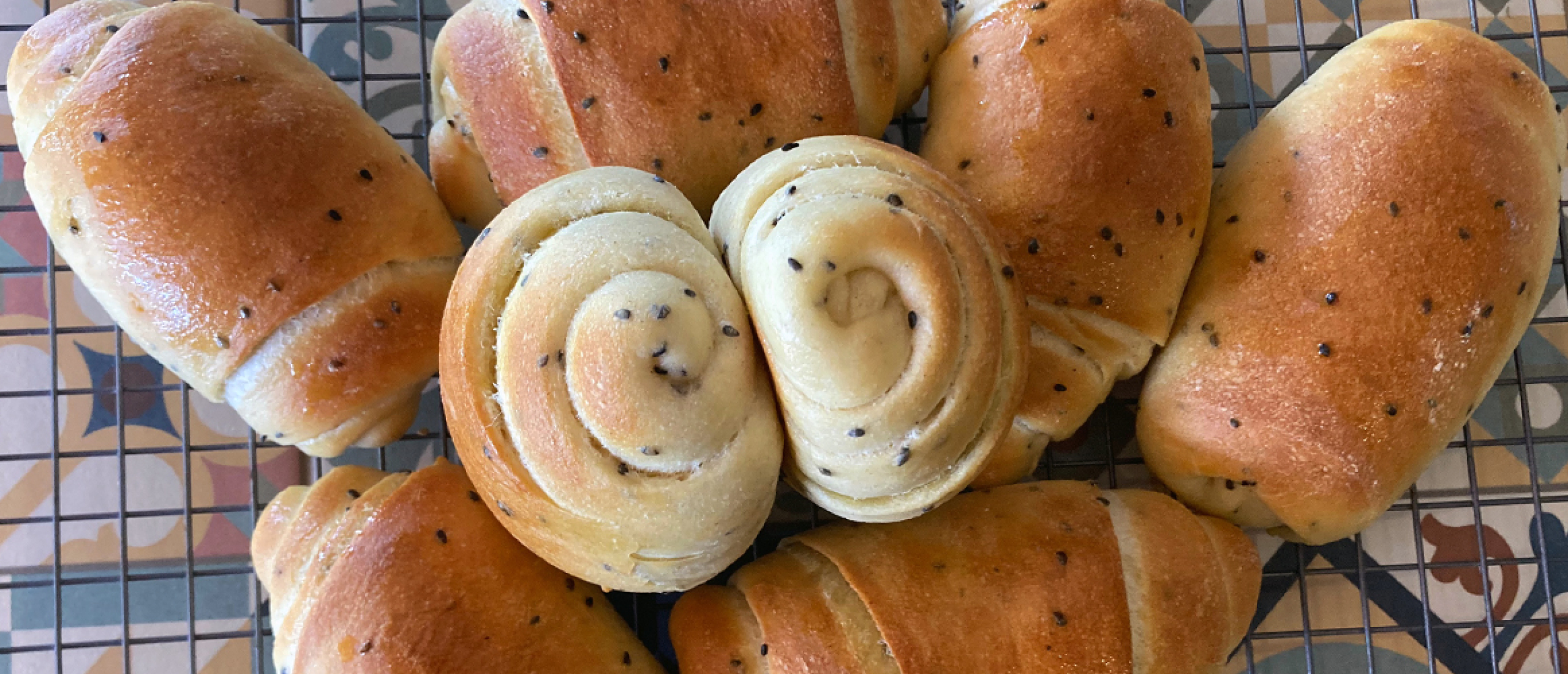 Stracciatella panini: semola broodjes met zwart sesamzaad