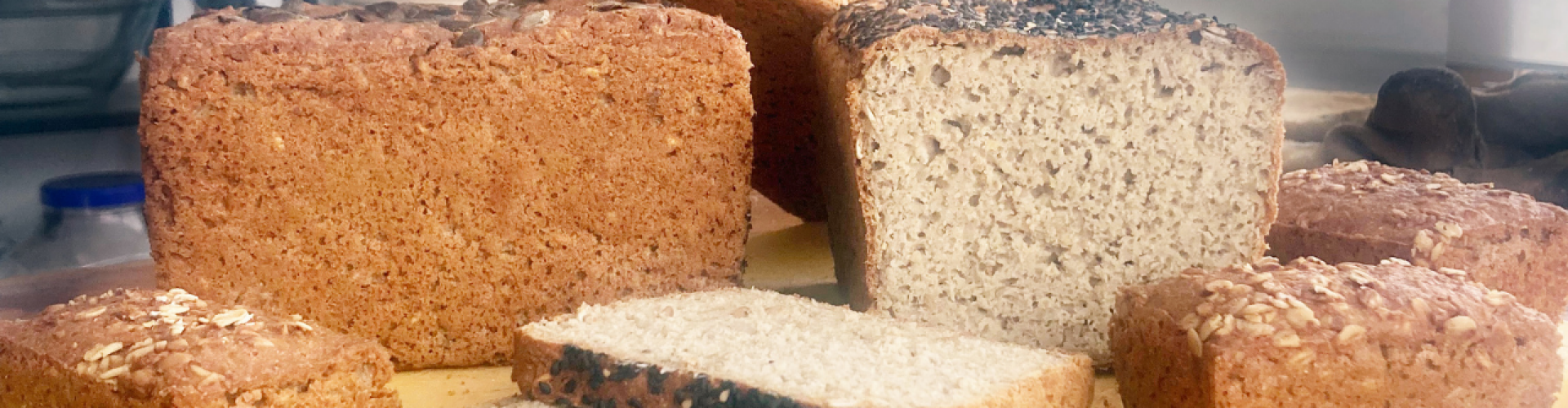 Koolhydraatarm glutenvrij brood - keto en vegan - blogpost header Marije Bakt Brood