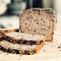 Koolhydraatarm glutenvrij brood - keto en vegan - brood op de plank - Marije Bakt Brood