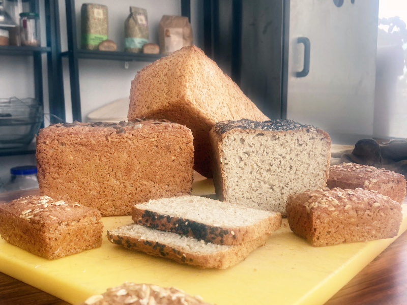 Koolhydraatarm glutenvrij brood - keto en vegan - Marije Bakt Brood