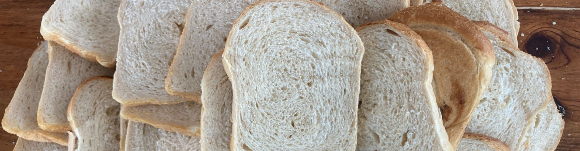 Luchtig Witbrood recept Marije Bakt Brood stapel witte boterhammen
