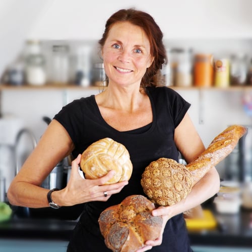 Ambachtelijk brood bakken - Marije bakt brood met veel verschillende zelfgebakken broden