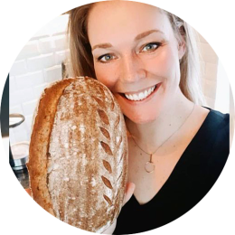 Nicole de Grote - Trotse Thuisbakker Marije Bakt Brood met batard met korenaar
