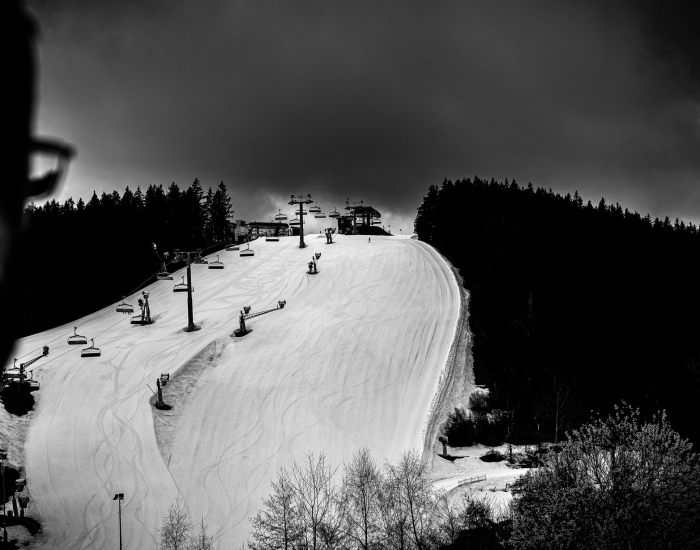 Martijn met berg ski berg met sneeuw