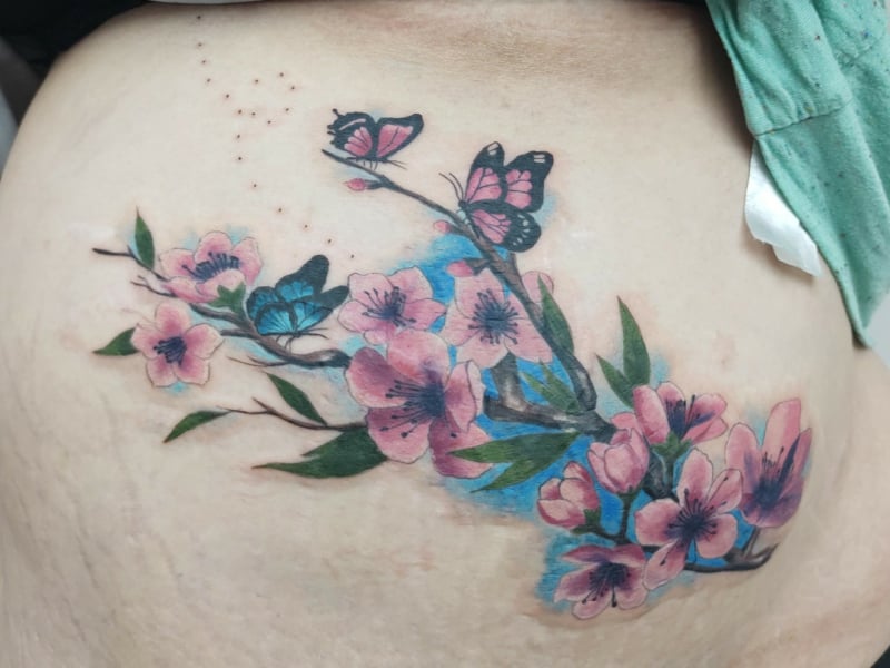 bloemen tattoo kleur