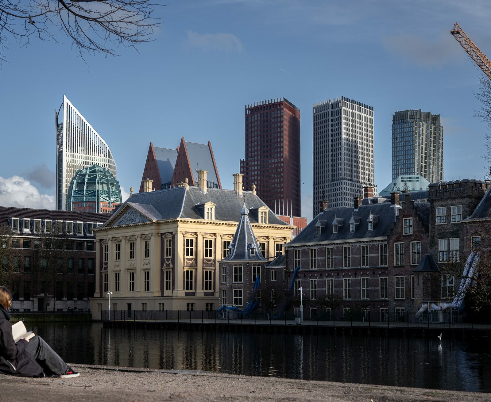 Binnenhof en skyline Den Haag