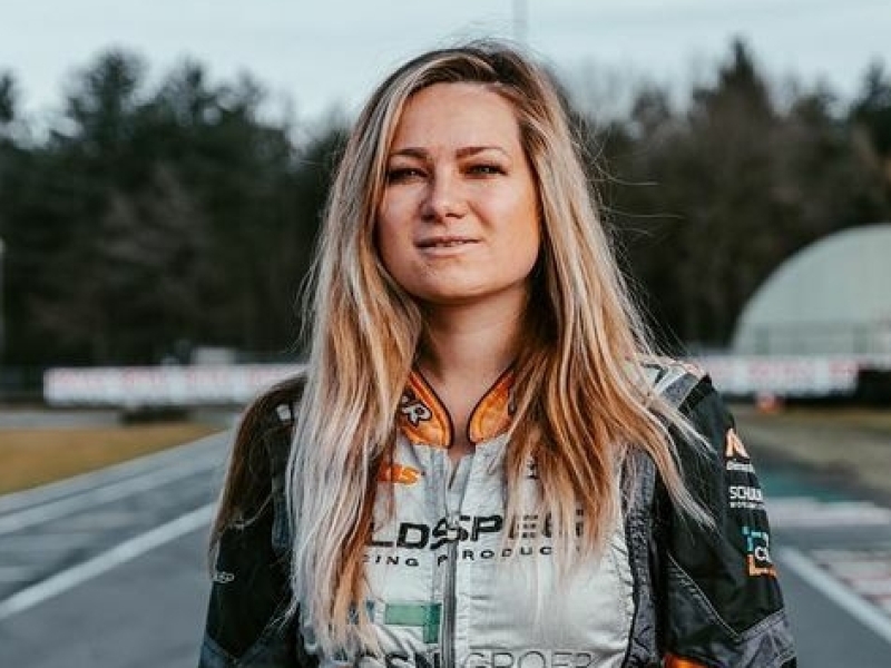 Laura van den hengel Motorsport program