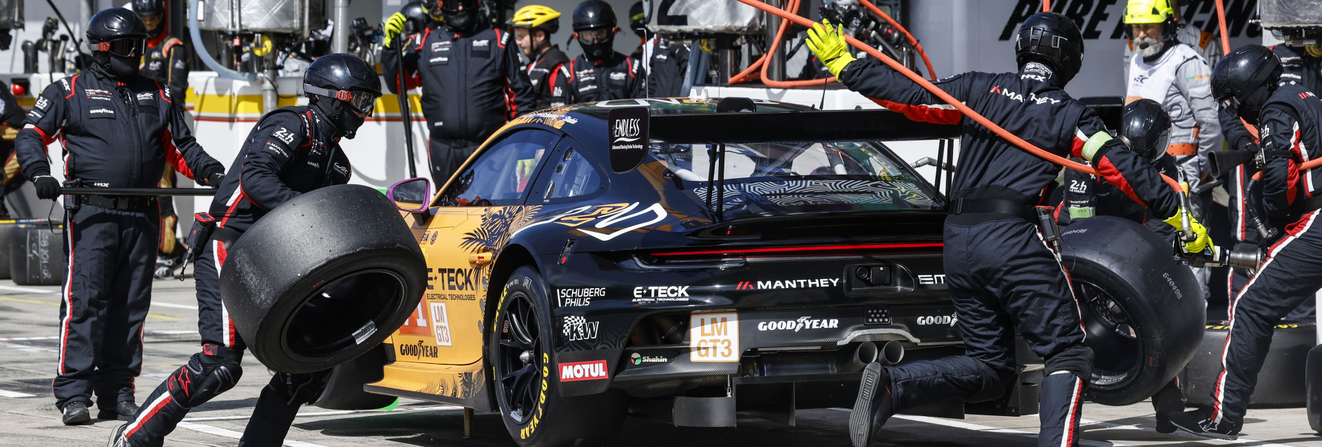 Pitcrew Manthey Racing Maverick Training Pitcrew training