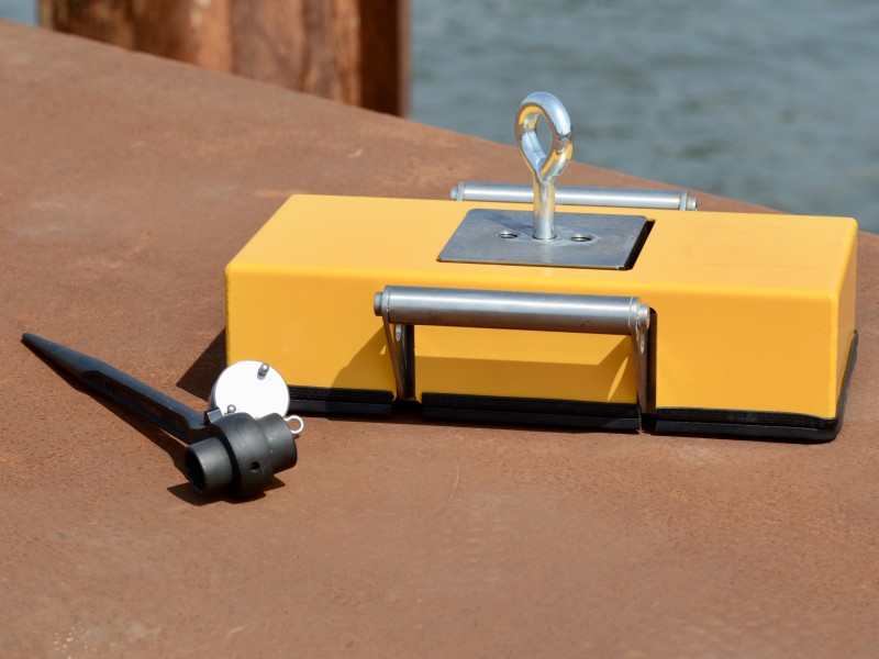 a magnetic scaffold anchor with a key