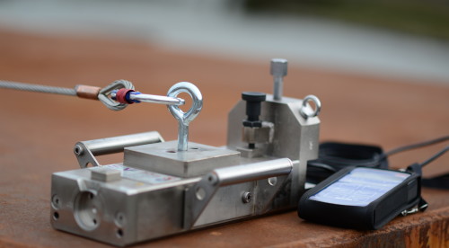 One magnet anchor attached to a safety line