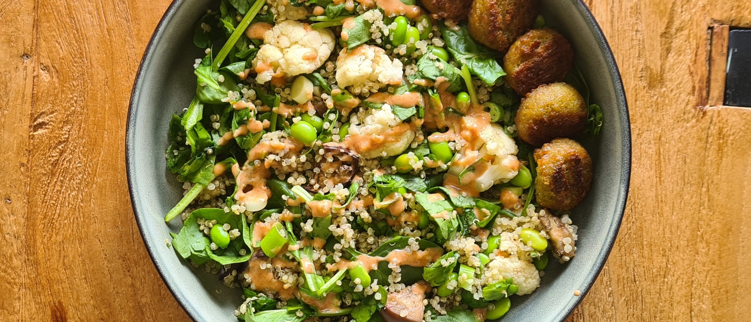 Bloemkool quinoa salade: vegan, eiwitrijk en supergezond!