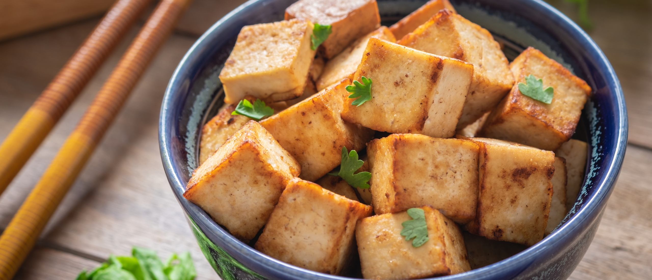 Tofu gemarineerd in ketjap en sambal