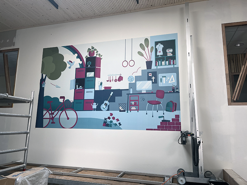 Fotowand met visuele identiteit school Fotowand in aula Guido College Amersfoort
