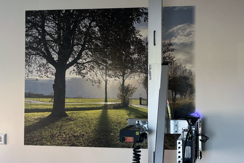 Persoonlijke muurprint met eigen foto in landelijke keuken
