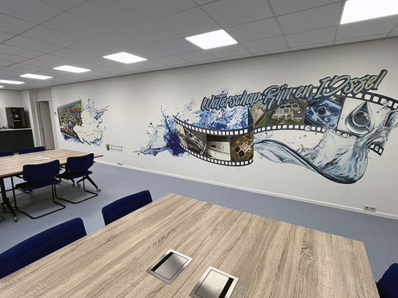 Visuele wanddecoratie in bezoekersruimte waterzuivering Etten