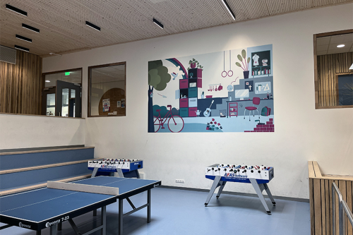 Wallprint in aula van school in Amersfoort