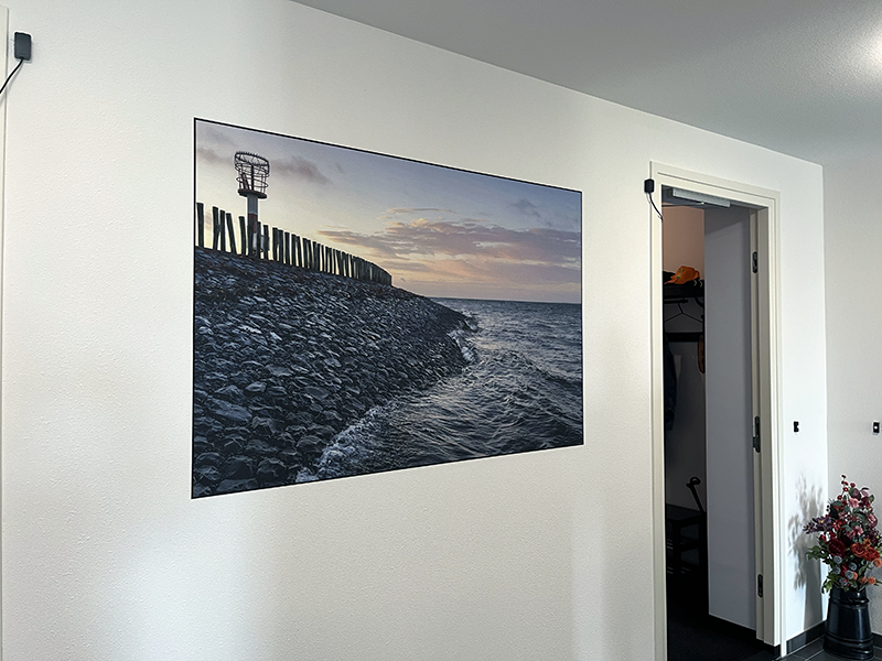 Rustgevende wallprint met natuurbeeld Wallprint met natuurbeeld in de hal van een appartementencomplex