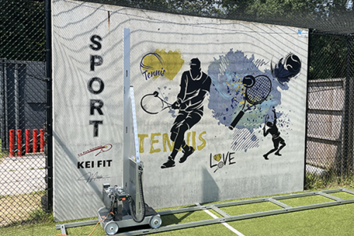 Wallprint op buitenmuur bij tennisclub in Haaksbergen