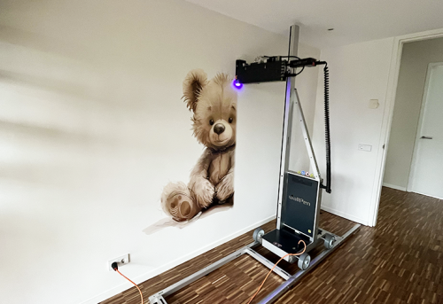 Wanddecoratie teddybeer op muur in kinderkamer