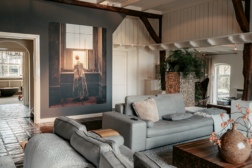 Klassieke wandprint in karakteristieke woonboerderij