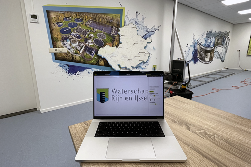 Wandvisual met uitleg over waterbeheer in waterzuivering Etten