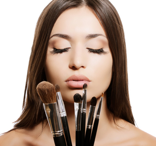 vrouw met make up bosrstels camoufleren mellacare