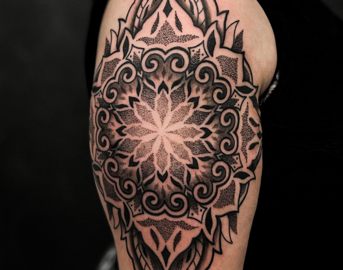mandala tattoo op knie