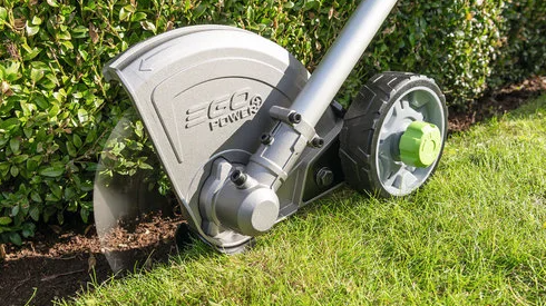 Graskanten afsteken en knippen met een kantensnijder