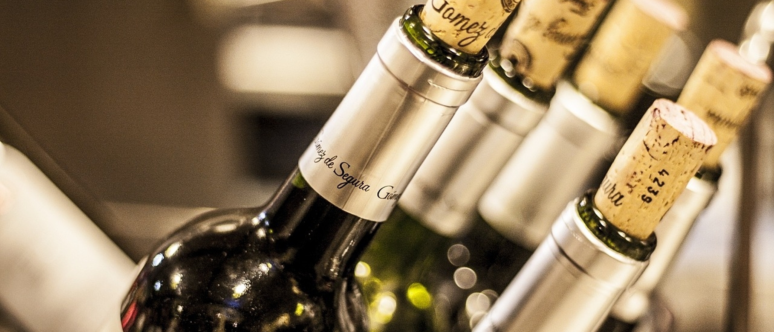 Zo open je een fles wijn met een kurkentrekker