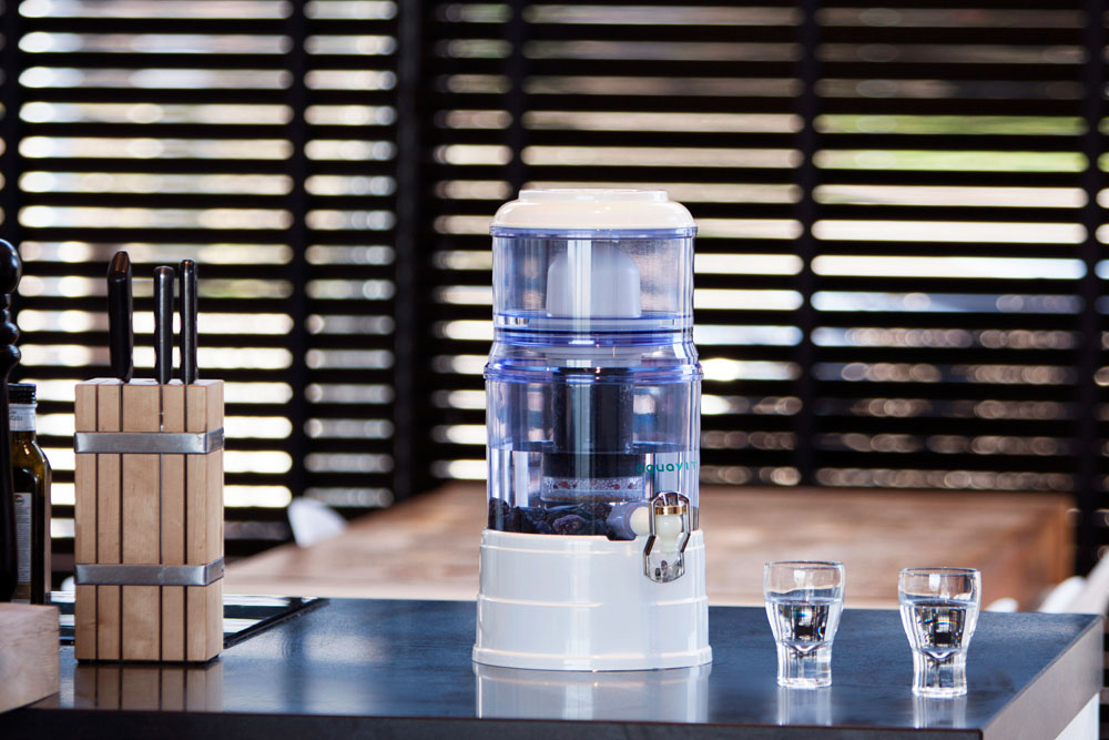 Water uit plastic flessen of zelf water filteren?