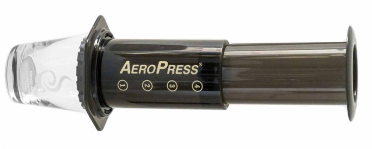 Met AeroPress filterkoffie zetten.