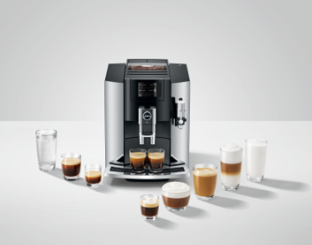 Jura E8 koffiemachine koffiedranken
